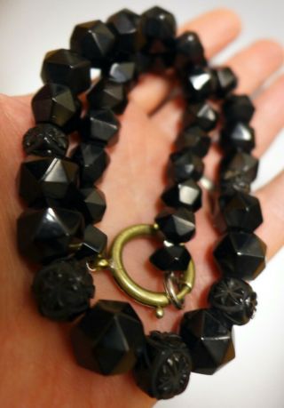 Lovely,  Antique Victorian Faceted & Carved Whitby Jet Bead Mourning Necklace
