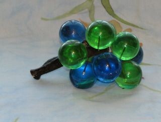 Vtg MCM Lucite Acrylic Blue and Green Small Bunch Grapes 2