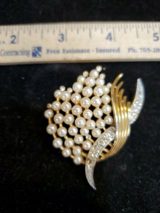 Vintage Crown Trifari Gold Tone Brooch With Faux Pearls And Clear Stones