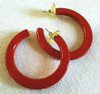 Vintage big red enamel on metal skinny hoop pierced earrings 2