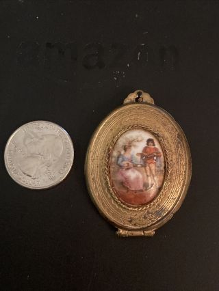 Vintage Estate Jewelry Victorian Couple Oval Cameo Locket Pendant