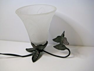 Vintage Look Bronze Hummingbird Lamp With Frosted Glass Fan Shade 7 "