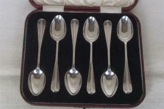 A Fine Case Set Of Six Solid Sterling Silver Tea / Coffee Spoons Sheffield 1925.