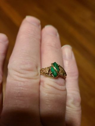 Vintage 10k Black Hills Gold Emerald Helenite Ring 2.  10 Grams Size 9