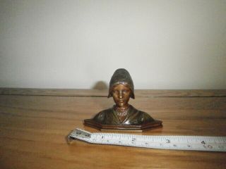 A Good Quality 19th C Bronze Bust Of A Pretty Young Woman In A Bonnet