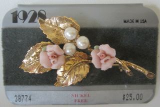 Vintage 1928 Pink Porcelain Roses Faux Pearls Gold Tone Leaves Brooch Pin Card