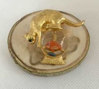 Vintage Gold Crown Cat In Fish Bowl Lucite Jelly Brooch Pin Signed Green Gold 2