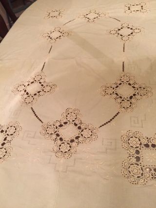 Vintage Embroidered Crocheted Lace Inserts Ecru Tablecloth Scalloped Edges 2