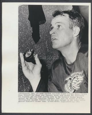 Gordie Howe Reaches A/t Scoring Mark Detroit Red Wings Press Photo