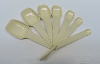 Vintage Tupperware Set Of 7 Almond Nesting Measuring Spoons W/ Ring 1266 - 1272