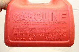 Vintage Rubbermaid Gott 1.  5 Gallon Vented Gas Can 1216 w/ Flex Spout CLEANED 3