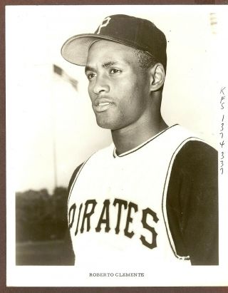 1959 Press Photo Team Issued Image Of Roberto Clemente Of The Pittsburgh Pirates
