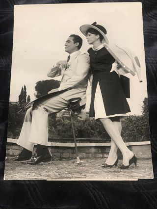 Joan Collins & Vittorio Gassman Vintage Orginial Photo 7 1/4” X 9 1/2” 1960’s