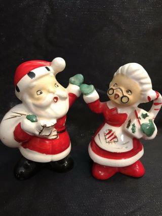 Vintage Christmas Santa & Mrs.  Claus Salt And Pepper Shakers 1960s Japan Kelvin