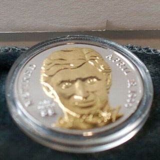 Wayne Gretzky.  999 Silver One (1) Troy Oz W/ 24k Gold Hi Lites Coin W/
