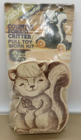 Vintage Walnut Hollow Country Forest Critter Wood Pull Toy Kit Skunk