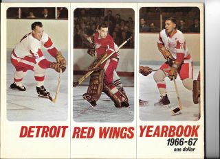 1966 - 67 Detroit Red Wings Yearbook Howe Crozier Delvecchio Beauty