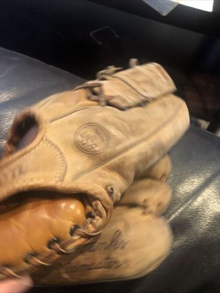 Wilson Ernie Banks Field - master Right handed Baseball glove W/ Vintage baseball 3