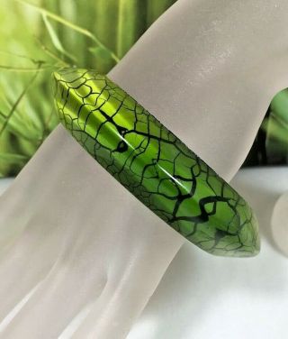 Vintage Saucer Shape Two Tone Green Crackle Lucite Resin Plastic Bangle Bracelet