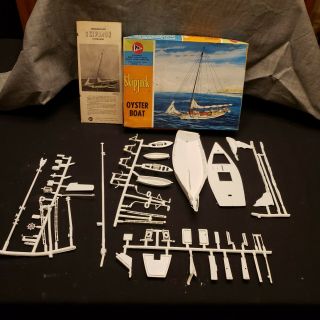Vintage Pyro 9” Long Plastic Chesapeake Bay Skipjack Oyster Boat Model Kit