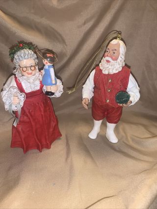 Vtg Clothtique Possible Dreams Mr.  And Mrs.  Santa Claus Holding Doll