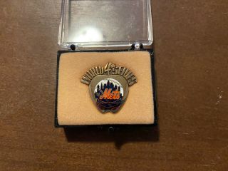 2000 York Mets Official World Series Press Pin With Case