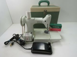 015 - Vintage Singer Sewing Machine Model 221k In Case Made In Britain