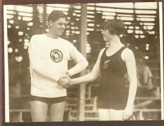 1920 Press Photo Johnny Weismuller Champion Swimmer Congratulates Agnes Geraghty