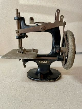 Antique Singer Metal Childs Sewing Machine Hand Crank Toy Model 20 1920’s Black