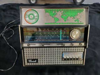 Vintage Cariole Solid State Multiband Radio Model 19985