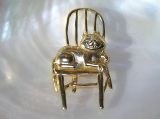 Vintage Jj Signed Goldtone Mischievous Cheshire Kitty Cat Laying On Kitchen Chai