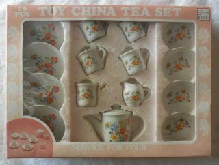 Vintage: 16 - Piece Toy China Tea Set,  4 - Place Settings,  Ceramic
