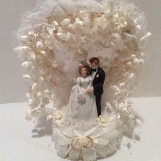 Vtg Ceramic Bride & Groom Wedding Cake Topper Flowers 70’s Ornate Stand
