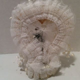 Vtg Ceramic Bride & Groom Wedding Cake Topper Flowers 70’s Ornate Stand 3
