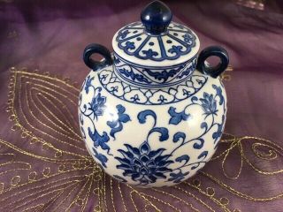 Vintage Chinese Blue & White Ginger Tea Jar Lid Urn Ceramic Vase