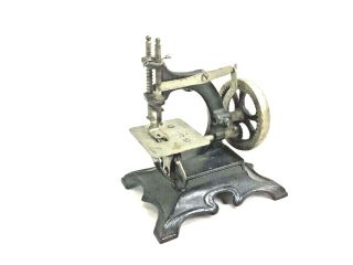 Rare Antique Cast Iron Miniature Childs Sewing Machine Aafa