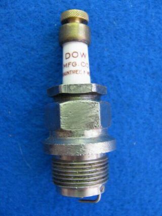 Vintage Dow Mfg.  Co. ,  Braintree,  Mass Spark Plug