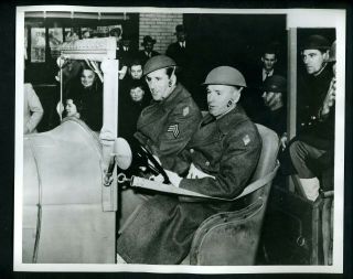 Sargeant Hank Greenberg & Herman Carlson 1942 Press Photo Detroit Tigers