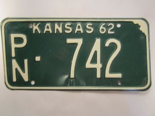 License Plate Car Tag 1962 Kansas Pn 742 [z253]