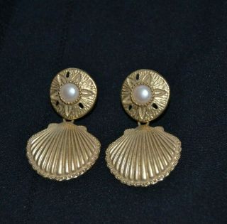 Vtg Kjl Kenneth J Lane Sea Shell Sand Dollar Gold Tone Faux Pearl Clip Earrings