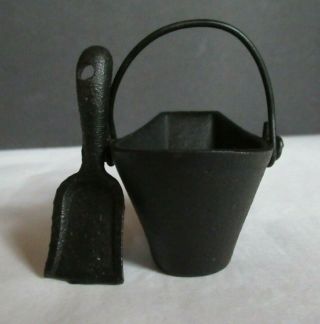 Vintage Dollhouse Miniature BUCKET & SHOVEL Black Cast Iron Metal Ash Coal 2