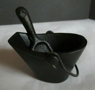 Vintage Dollhouse Miniature BUCKET & SHOVEL Black Cast Iron Metal Ash Coal 3