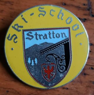 Stratton Ski School Skiing Pin Badge Vermont Vt Resort Souvenir Travel Hat Lapel
