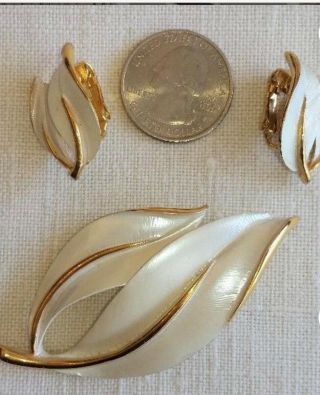 Pearlized White Vintage Sarah Coventry Brooch Pin And Earrings Signed
