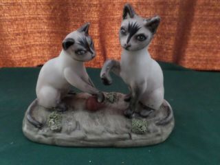 Vintage Ceramic Pair 2 Siamese Kittens Cats Playing Ball On Base Figurine