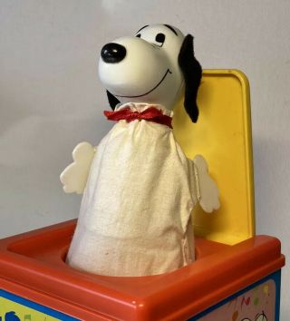 Vintage 1976 Mattel Jack In The Box With Snoopy And Peanuts Gang