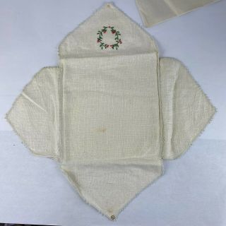Vintage Handmade Linen Fabric Embroidered Christmas Wreath Pie Holder Keeper