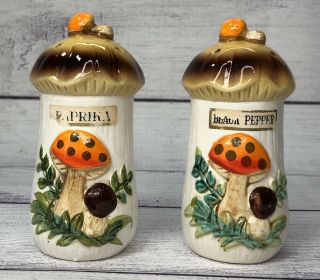 Vintage Merry Mushroom Spice Shakers Jars Set Of 2 Sears & Roebuck 4.  5 " 1970 