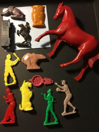 Vintage Cracker Jack Gumball Toys Prizes & Charm; Plastic Horse & Cowboys