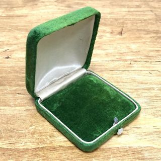 Antique Green Velvet Jewelry Presentation Box Pin Necklace Vtg Mop Push Button